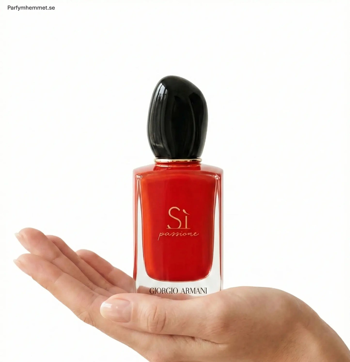 Sì Passione – röd flaska på hand