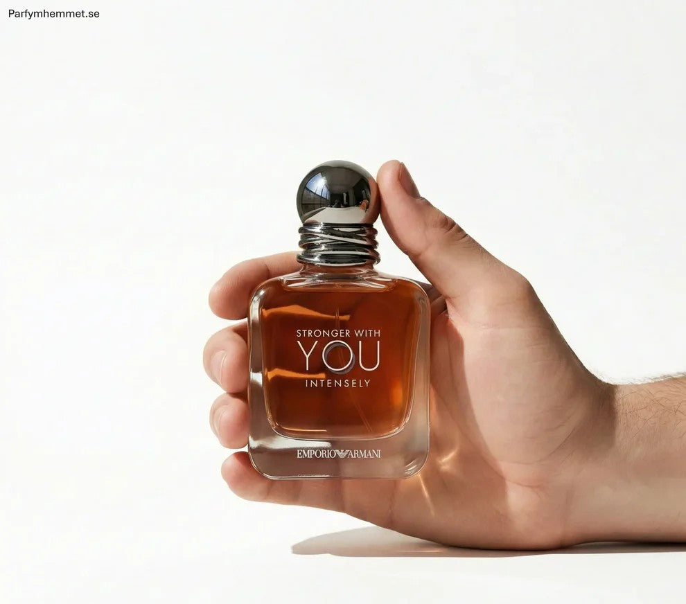 Stronger With You Intensely EDP 50 ml flaska i hand