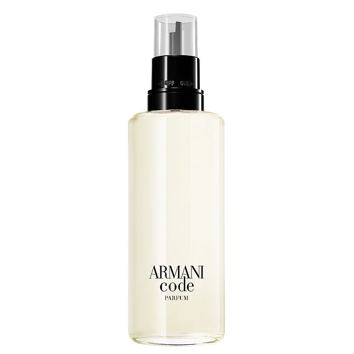 Giorgio Armani Code Parfum 150 ml refill-flaska – en transparent cylindrisk glasflaska fylld med ljus vätska, utrustad med en svart praktisk påfyllningspump med on/off-låsning.