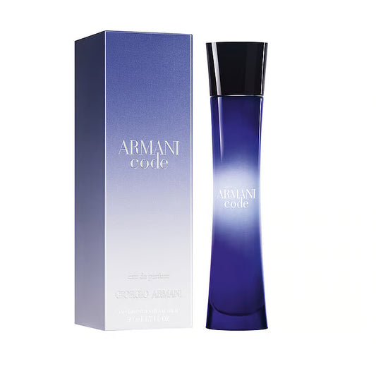 Armani Code for Women Eau de Parfum – en elegant, slank och kurvig glasflaska med en förtrollande mörkblå toning och svart kork, stående bredvid sin matchande ask.