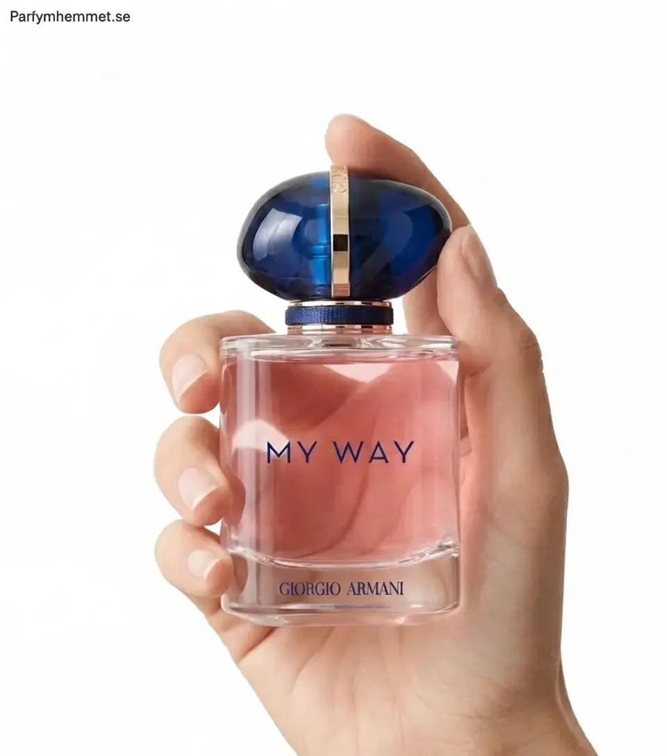 My Way parfym 50ml – rosa flaska i hand